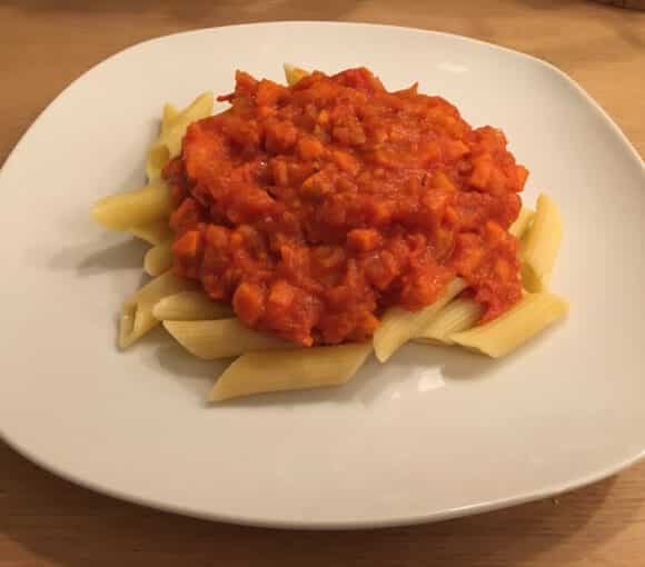 Vegetarische pasta met tomatensaus